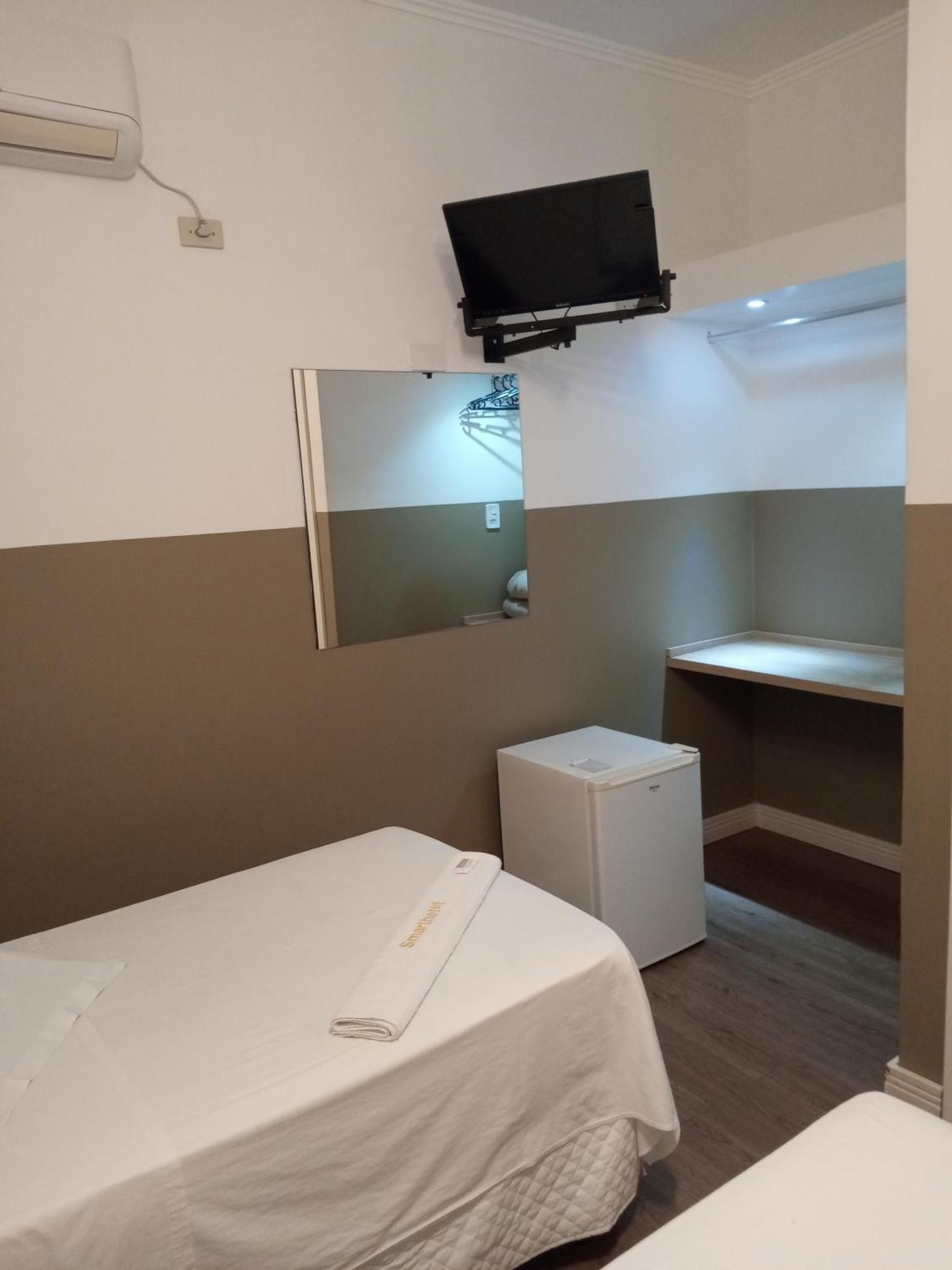 Smart Hotel 헤지스트루 객실 사진
